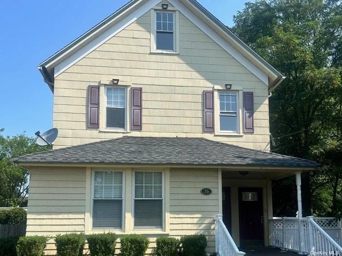 Large 3 bedroom 2 bathroom rental located right in Babylon Village. SS appliances, hardwood floors, natural light, and second floor laundry. Close to public transportation, parks and beaches!