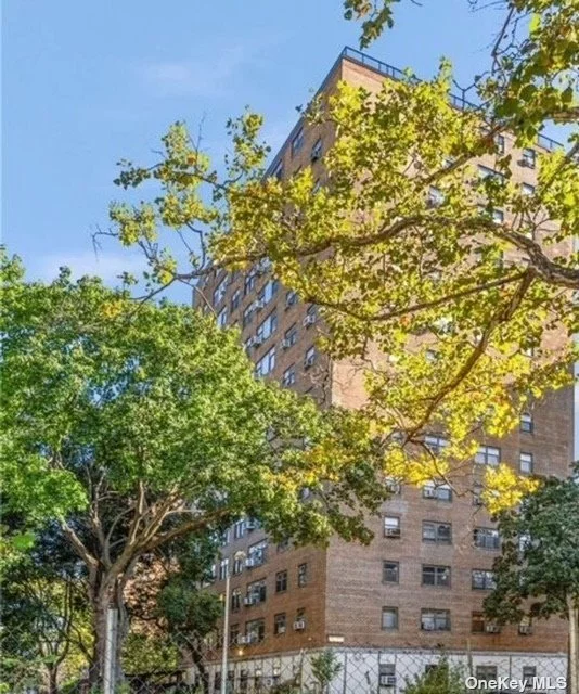 Sun-drenched two-bedroom unit in the heart of Astoria&rsquo;s Queensview development. This apartment boasts high ceilings, spacious walk-in closets and panoramic park views. Kitchen was recently updated and boasts new backsplash. Building is tucked back in the development&rsquo;s courtyard, giving you the best of both worlds: tranquility and privacy as well as the convenience of shops on 34th Avenue. Queensview includes on-site parking, children&rsquo;s playgrounds, basketball storage space, laundry room, 24-hour security and is close to all of Astoria and Long Island City&rsquo;s offerings: shopping, nightlife, parks (Astoria Park and Socrates Sculpture Park) and the N train stop at Broadway.