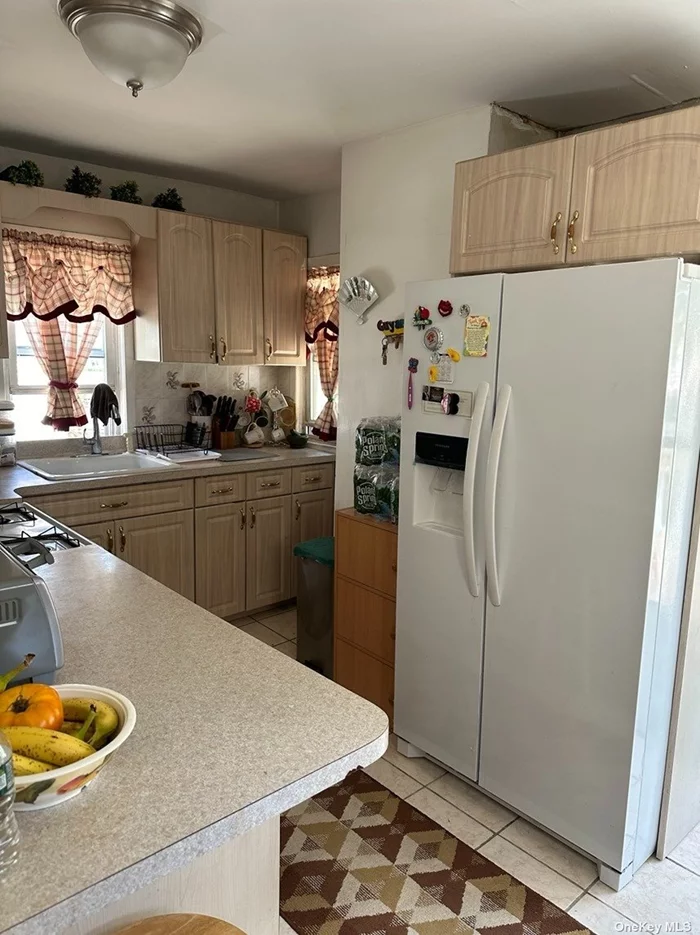 BEAUTIFUL 1 FAMILY HOME IN JAMAICA QUEENS, THIS PROPERTY FEATURES 3 BEDROOMS, A FINISHED BASEMENT AND A PRIVATE DRIVEWAY. BRIGHT AND AIRY LIVING ROOM, MODERN KITCHEN, NEW APPLIANCES. CONVIENTLY LOCATED NEAR SCHOOLS, PARKS, SHOPPING AND PUBLIC TRANSPORTATION.