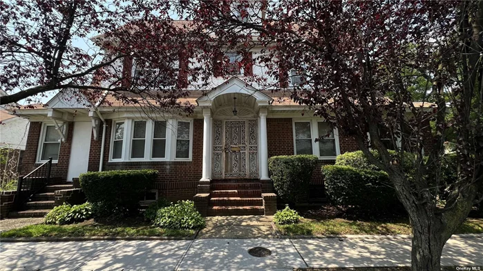 Investor&rsquo;s Delight: 5-Bedroom Home in St. Albans, Queens Presenting an exceptional opportunity for investors: a spacious 5-bedroom, 2.5-bathroom home located in the heart of St. Albans, Queens. This property is being sold as-is, with no representation, and is available for a cash deal only. Situated on a charming, tree-lined street, this home offers substantial living space and endless potential for renovation and value addition. Whether you&rsquo;re looking to flip, rent, or develop, this property provides a blank canvas for your investment strategies. Conveniently located near public transportation, shopping, and dining options, this property ensures easy access to all that Queens has to offer, making it an attractive option for future tenants or buyers. Access to the property requires proof of funds. Don&rsquo;t miss out on this unique opportunity to invest in a property with great potential in a vibrant community. Seize the chance to transform this house into a lucrative investment!