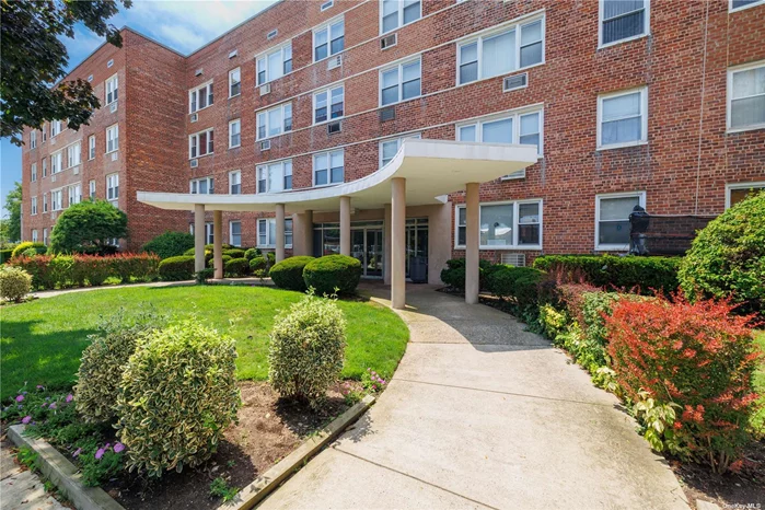 TWO Bedroom, DOG friendly, Co-op unit, near LIRR, bus, shops, restaurants. and famed Nautical Mile. Cheap Freeport electric. Laundry room, storage units (waitlist), parking $25 (waitlist). Well maintained building. Board approval required.