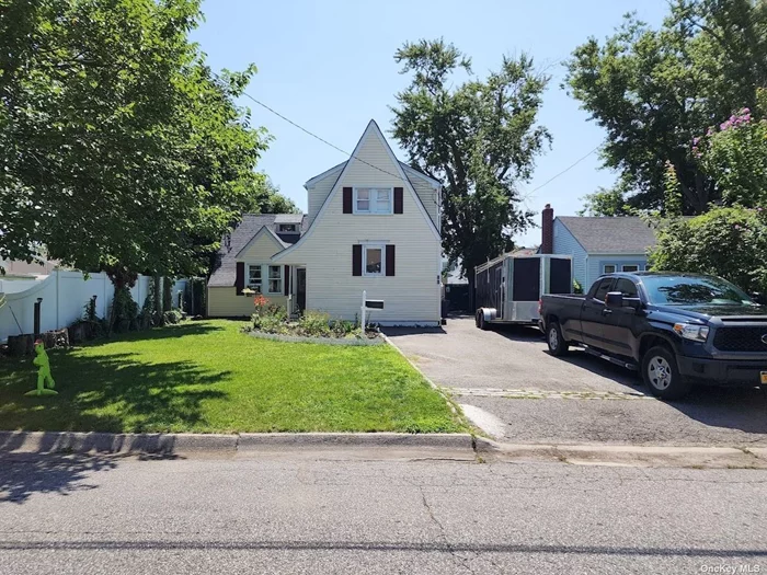 Charming house with many up dates , call for info this property is well located at the hart of Patchogue near parks and tennis court ez commute ,