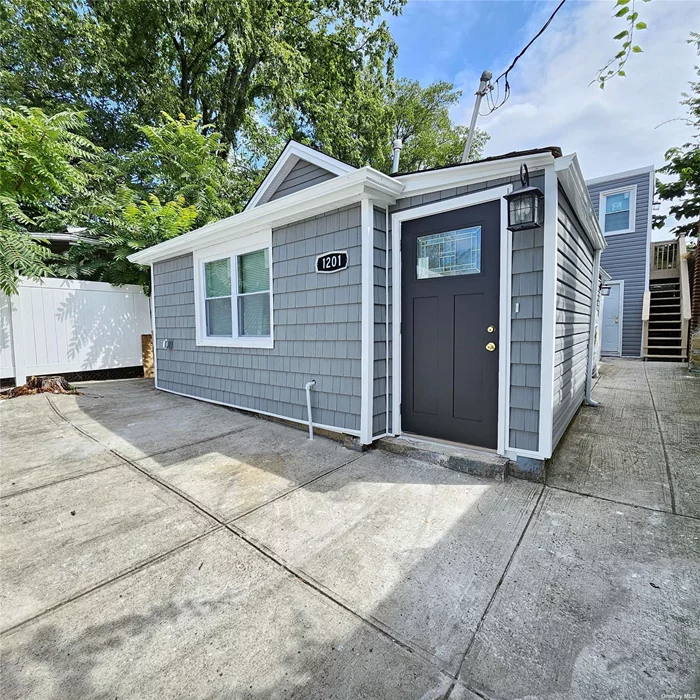 This cozy one family house fully renovated with new kitchen bathrooms hardwood floors new windows and siding roof , Set up as mother daughter with Separate entrances. Laundry room and storage room. minutes from NYC Water Taxi. Great Starter home with income.