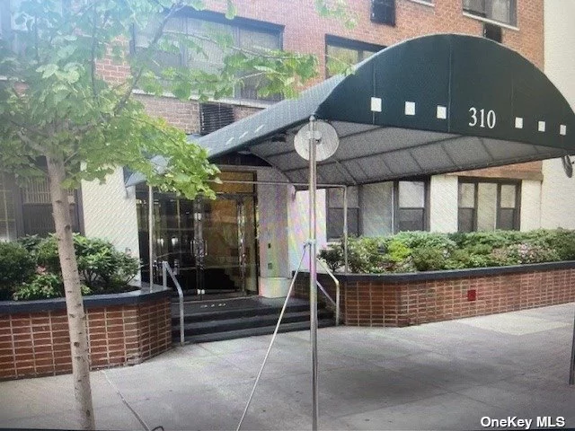 Built in 1959, this 102 unit, 13 floor Co-Op building is amazing! Located in the heart of Turtle Bay, close to Second Avenue, select and crosstown buses as well as subways E, M & 6. Doorman, Elevator, Pets Allowed, Laundry, Roof Deck, Live-in Super, Storage Available, School District 2. Sun-filled rooms include Dining Room, Living Room, Kitchen, Bedroom, Full Bath, Hardwood Floors, Central Air Conditioning.