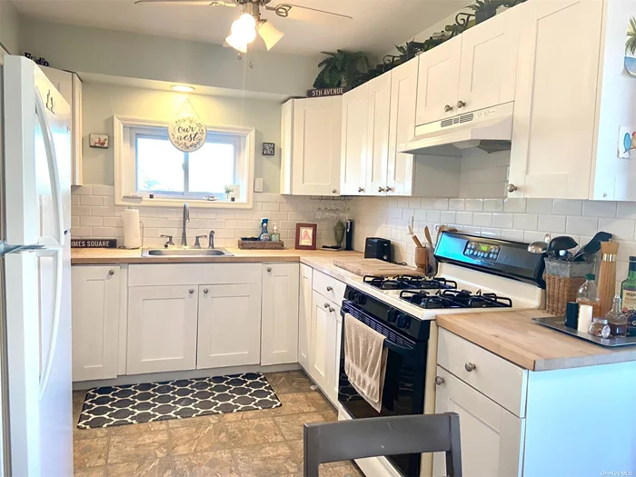 Large & Spacious Furnished 2 Bedroom Upper-Level Apartment in a Private House, Eat in Kitchen, Living Room with access to Outdoor Patio, 2 Bedrooms & Full Bathroom. Beach is about 2 blocks away, Close to the Boardwalk, Restaurants, Shops and Transportation.