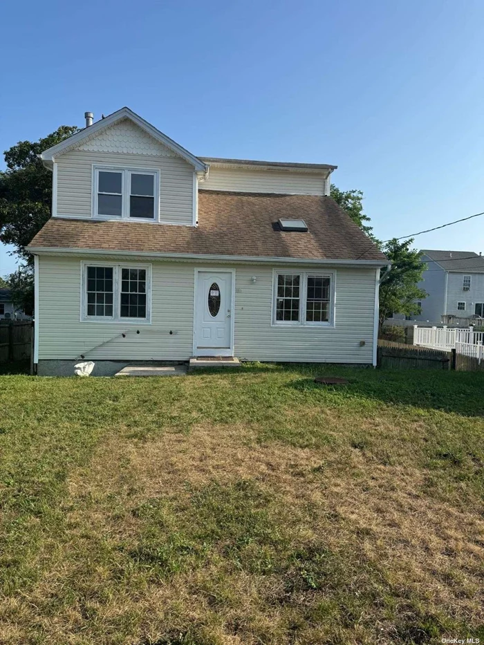 This cape cod style single family home offers 3 bedrooms and 2 bathrooms with approximately 1419 square feet of living space on a.14 acre lot. Conveniently located close to schools, shopping, places of worship and Smith Point Marina and County Park for recreational activities.