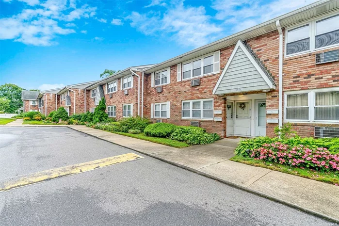 Don&rsquo;t miss your opportunity to own this beautiful Co-Op in the Great River Owners community of East Islip. This unit is one of 48 in the community, on the second floor and on the interior side of the building. Encompassing one bedroom, full bath, kitchen and living room/dining room area. Close to all necessities such as shops, train station and the beloved Heckscher State Park.