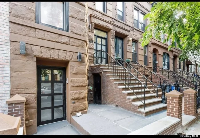 Newly renovated 2 bedroom, 1 bath unit on top floor of beautiful brownstone in Ocean Hill. Includes Samsung appliances, dishwasher, LG washer and dryer, Mitsubishi split system for cooling and heating. Navien tankless hot water heater, Intercom and sound system. Close to the J/Z and C Trains. Co-signers and guarantors accepted. No pets. Free Bike Storage.