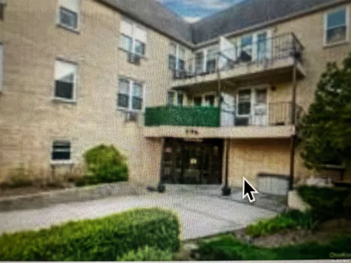 Large first floor 1 bedroom w/patio and parking Cash Deals Only Recent Building updates include New IG Gunite Pool, New Lobby, New Boilers. There is also a Laundry Room, Storage Room, meeting room and Bike Rack. Super on premises