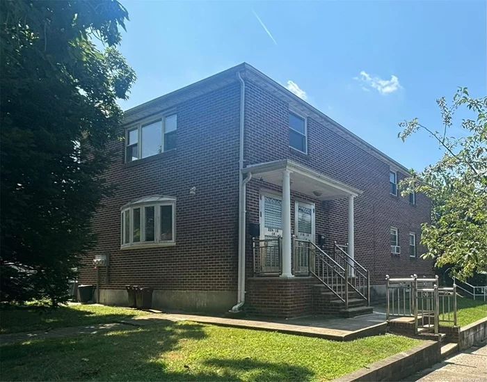 Brick Garden Complex, Second Floor Apartment. There are Three Bedrooms and Two Full Baths, Hardwood Floors, and Spacious Closet Space. In Close Proximity to Parks and Public Transportation. Shared Backyard.