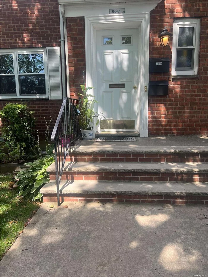 Special welcome to you from this gorgeous neighborhood called Glen Oaks Village, beautiful view , hardwood floors, freshly painted and upgraded. walking distance from LIJ Hospital, malls, restaurant and much more.