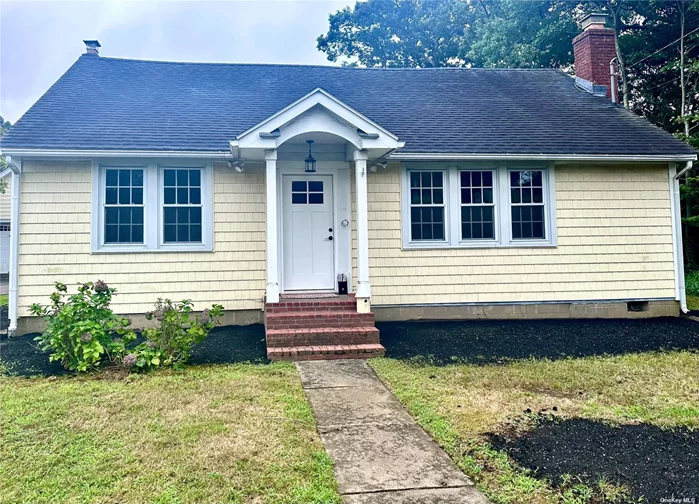 BRAND NEW beautifully renovated 4BR 2Bath whole house rental located in the heart of Saint James! LED high hats throughout, stunning quartz countertops, crown molding and so much more! Close to downtown Lake Ave featuring restaurants & shops all within walking distance! Short distance to town, public transportation, town beaches & more! Nestled on a beautiful half acre lot, this charming cape cod home is perfect!