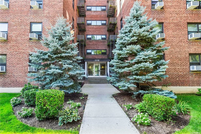 Cozy 1-Bedroom Apartment in Oakland Gardens Discover 211-06 75th Avenue, a charming renovated 1-bedroom, 1-bathroom apartment in Oakland Gardens. This cozy unit offers a functional layout in a tranquil neighborhood, High end appliances, granite countertops, solid wood cabinets, television, upgrade lighting and hardwood floors, Close to local amenities and public transportation. Array of exceptional amenities, including a pool, clubhouse, gym, tennis courts, basketball courts, and a community center Ideal for comfortable, low-maintenance living. Move right Parking is $110., Additional information: Appearance:Diamond, ExterioFeatures:Tennis