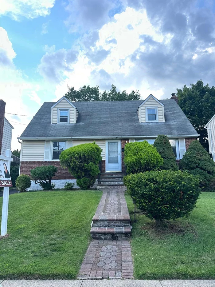 Located towards the end of the block on a dead end street, quiet area close to shopping and food areas on Willis Avenue. Within five minute driving distance from Searingtown Elementary School, Herricks Middle School, and Herricks High School. Cape style house with 1.5 car garage, 4 bedrooms, hardwood floors, large kitchen with dining area that leads into bright sunroom with access to the backyard.