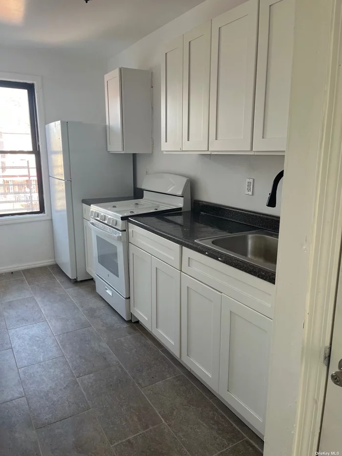 fully renovated 3 bedrooms apartment, corner property , a lot of windows and light. new kitchen , bathroom, wood floor paint.