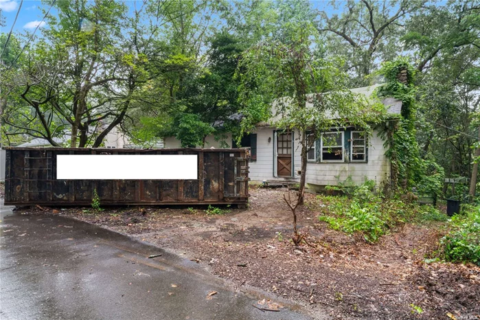 Attention all investors! Bring your hammer and imagination this 3 bedroom 1.5 bath Ranch it&rsquo;s just looking for someone to breathe life back into it. Being sold as is.