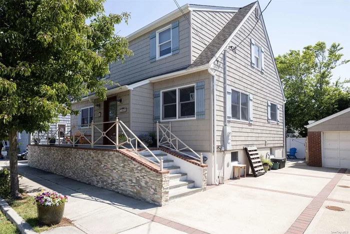 YEAR ROUND, FULLY-FURNISHED 4 Bedroom, 2 Bathroom home with detached garage & parking for 4 cars. Front porch, fenced in yard with deck, patio & built-in outdoor kitchen. Walk to the beach, bay, cove & marina. Walk to shops & great restaurants. Easy commute to NYC.