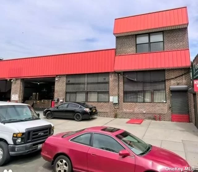 Fantastic opportunity to lease a fully renovated- move-in ready , approximately 2, 600 sq.ft, 2nd floor office/commercial space with separated rooms. The space is located in Maspeth, close to Home Depot. Easy access to LIE. The space has lot of natural light, hardwood floors throughout the space, high ceiling, beautiful exposed brick. The space boasts two baths, kitchenette, staff room (common area), separate rooms. New central air and heat. Additional outside area available for common use facing beautiful Kosciuszko Bridge. The price is negotiable, does not include utilities or taxes. The tenant is responsible for paying 25% of the taxes.