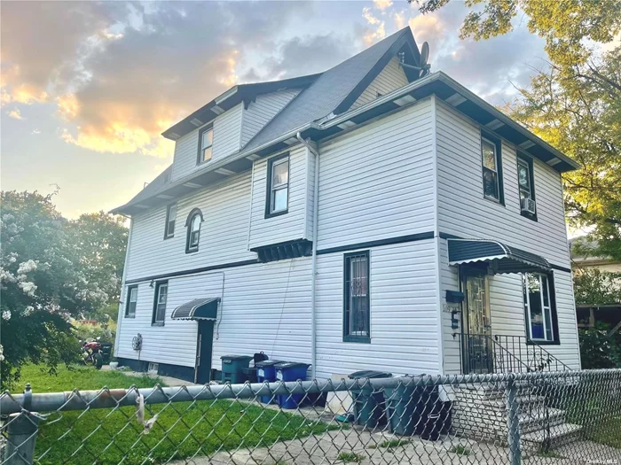 Welcome to this wonderful detached 3 family home located in Queens. A great investment property opportunity, additional 2, 500 sq ft lot attached to the property, off street parking. Prime location, minutes away from JFK. Close to all amenities and transportation.