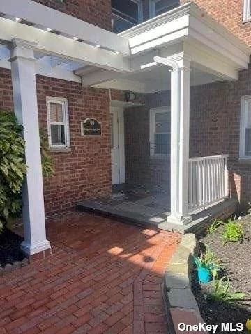 *Lovely apartment in the heart of Great Neck *Hardwood floors *1 outdoor parking space included *Laundry Room in building *Conveniently located by LIRR, parkways and shopping