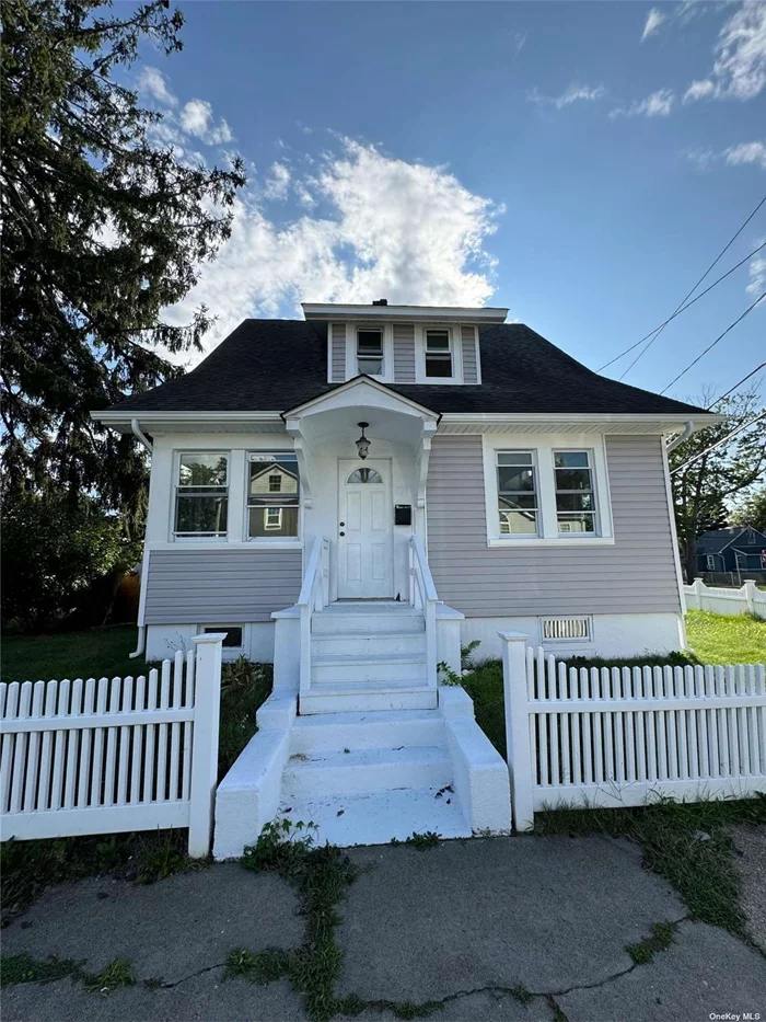 New vinyl siding and Lucy vinyl floors !!  3 Bedroom 1.5 Bath home in the heart of Lindenhurst !! Close to all shopping and transportation with great Schools !! Priced to leave you room for all you&rsquo;re own renovation now or later !!