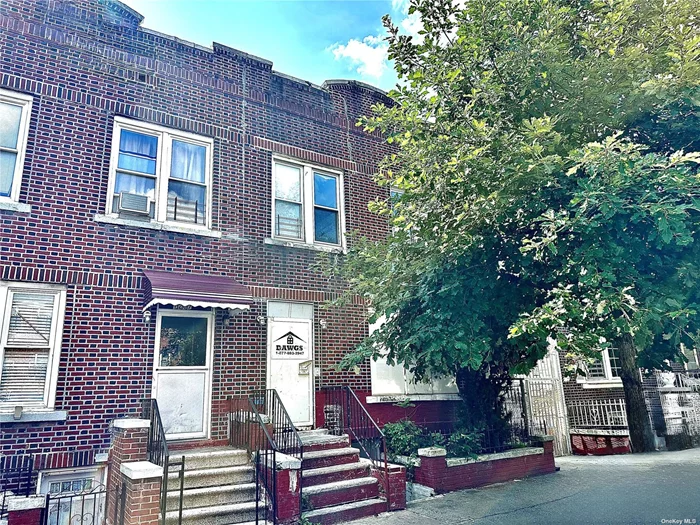 Semi-detached four family property in the Soundview section of the Bronx. Just two short blocks to the St. Lawrence Ave #6 subway station and approximately 40-minutes to midtown Manhattan via pubic transportation. Property will be delivered fully vacant, don&rsquo;t miss out!