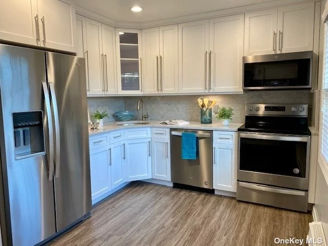 Ask about our 99 Sec.Dep Special*. Lovely courtyards.Tudor architecture.Tennis.Path to Belmont State Park.Shaker-style kit/bth cabinets.Quartz ctrtop/backsplash/plank tile flr/gray carpet.Gray paint. Frmls shwr drs.subway tile bth/quartz vanity/basketweave flr tile.Hi-hats.Ceil fans.Whirlpool gold stls.stl.appl.Terrace.Nr LIRR So.St.Pkwy.Rte231/DeerPark Ave.LIE495. Prices/policies may change w/o notice