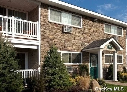 Ask About Our Security Deposit Specials*: Located near downtown Sayville Village. Great location for Shopping, Dining, Parks and Activities. Tuscany Style Kitchen, Granite counters, SS Appls, Vinyl Plank floors and/or Gray Carpet. Some Styles have Terraces. Prices/Policies Subject To Change without Notice.*Restrictions Apply*.