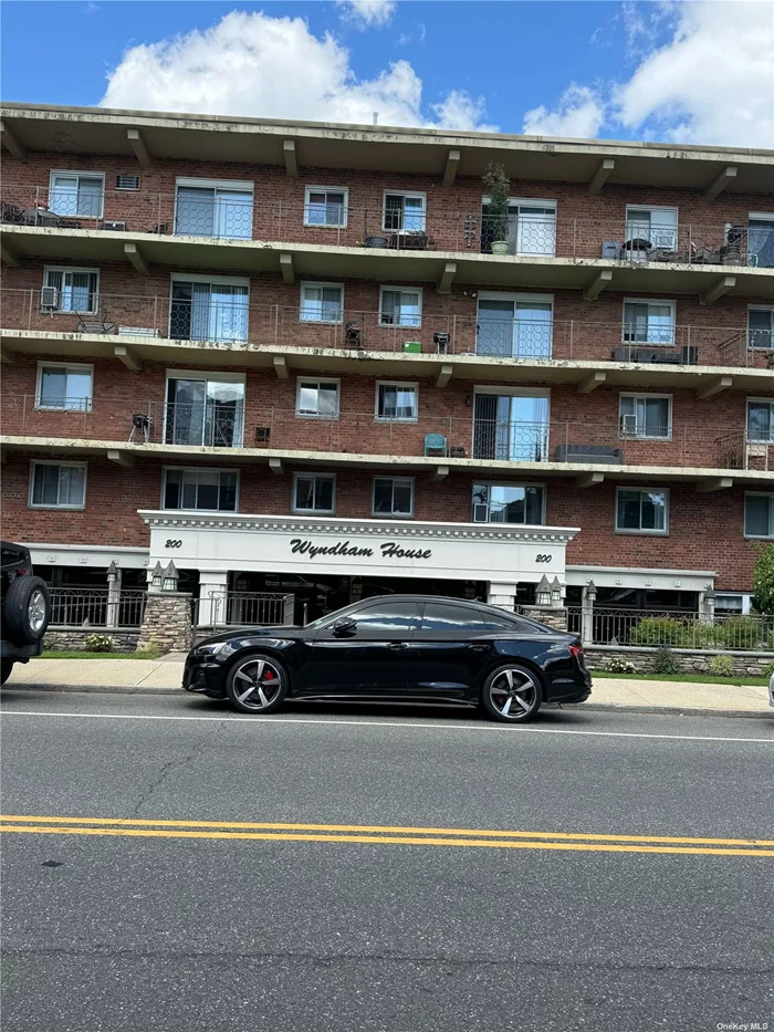 Third floor one bedroom unit centrally located in Lynbrook. Close to restaurants, railroad, buses. Brand new carpet, freshly painted. Balcony overlooks in ground salt water pool. Laundry on floor....state of the art gym.