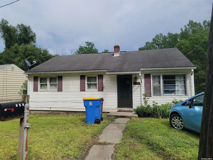 This house is located in a quiet area with easy access to the town, shopping. hospital trailways. It has free bus rides locally. New windows, new floor, new electric, new plumbing, Portable AC in every room.