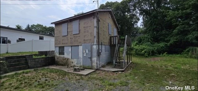 Foreclosure. CASH ONLY! AS-IS. 2 Bedrooms 1 Bath. Needs Complete Renovation. Information In The Listing Is Provided as A Courtesy. Agent & Buyer Should Do Their Own Due Diligence & Not Rely On Content Herein.