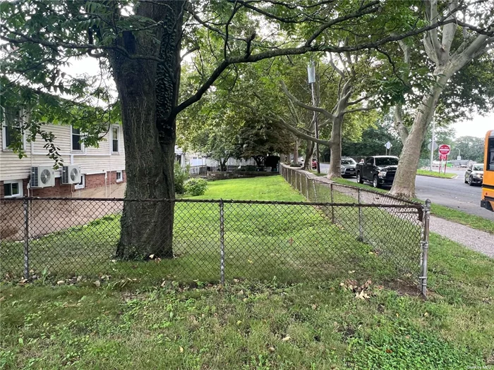 Builder Special. New Construction Opportunity. Three 25 X 100 lots in the Throgs Neck Section of the Bronx. 760 Throgs Neck Expressway (50&rsquo; X 100&rsquo;) and 3150 Philip Ave (25&rsquo; x 100&rsquo;). R3A Zoning. Can be purchased together or separately. Close to public transportation, highways, shopping and schools