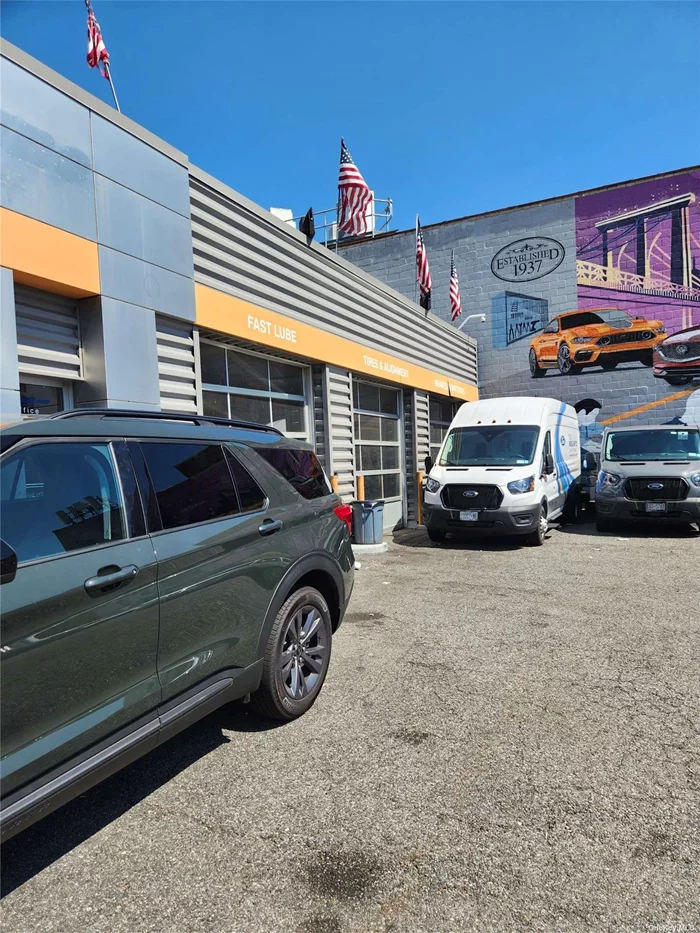 Auto repairs shop in a great location. Heavy traffic area and it comes with additional parking for approx. 20 cars. Triple net lease. Taxes are $65, 124 yearly.