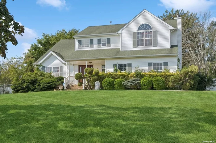 :Welcome to the Horizons in Manorville , were Privacy abounds in this perfectly situated home with views of a family owned sod farm. this home sits on Just shy of 1 acre of property. spacious, with an open floor plan.Granite kitchen with stainless steel appliances, hardwood floors, walkin closets. 4th bedroom was used to make primary bedroom almost double the normal size.full finished basement. Serene location and only minutes away from the excitement of the Hamptons.