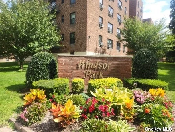 This large 1 bedroom at Windsor Park is in EXCELLENT CONDITION. Windsor Park has beautiful amenities. The Pool and Tennis complex make you feel youre on vacation. There is a new fitness center with dedicated aerobic and spin rooms and offers up to 20 group exercise classes. Parking spots are available and there may be a wait time for a garage spot. The parking spot price vary depending on location and type of outdoor parking. 15% minimum downpayment and 35% Debt to Income Ratio is required. Hot water and heat is included. Occupant pays electric/gas.