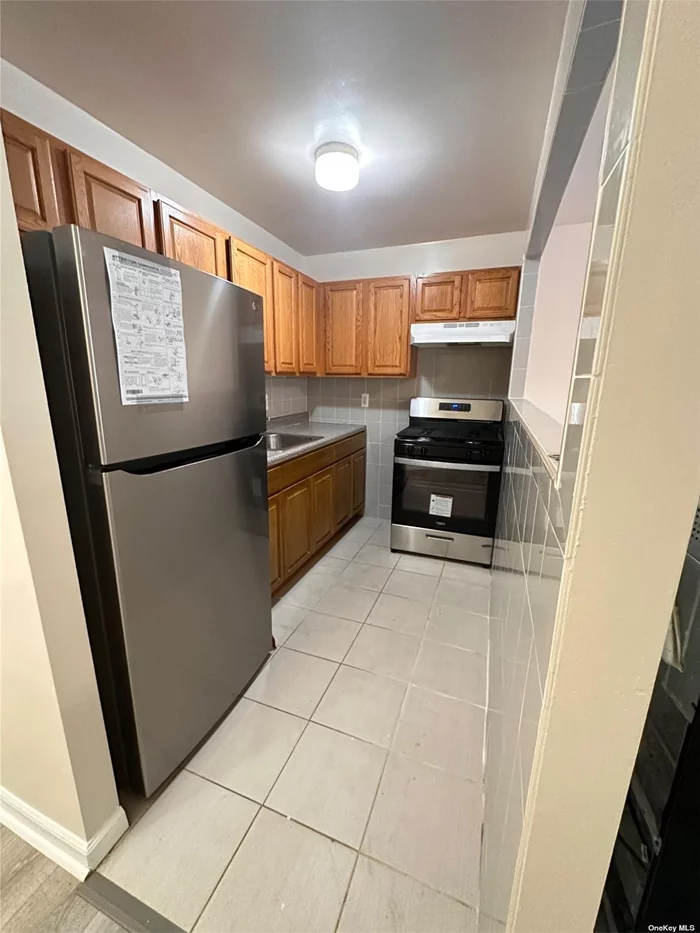 Looking for a comfortable and convenient place to call home? This beautiful 3-bedroom apartment in the heart of the Bronx is available for rent on the second floor! Newly renovated three bedroom, one full bath, Eat in kitchen, living room/dining room combo with new appliances. This apartment offers easy access to all the amenities you need while being just a short commute from Manhattan. Plenty of street parking. No utilities included.