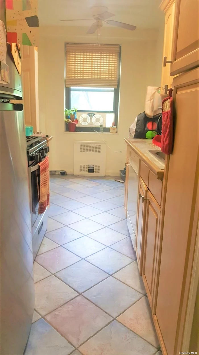 2 Bedroom 1.5 Bath, Large Living Room, Small dining Area and Efficiency Kitchen. Hardwood flooring. Great Co Op located in Riverdale. Includes Doorman, Laundry Room, Playground, Gym. Parking available.