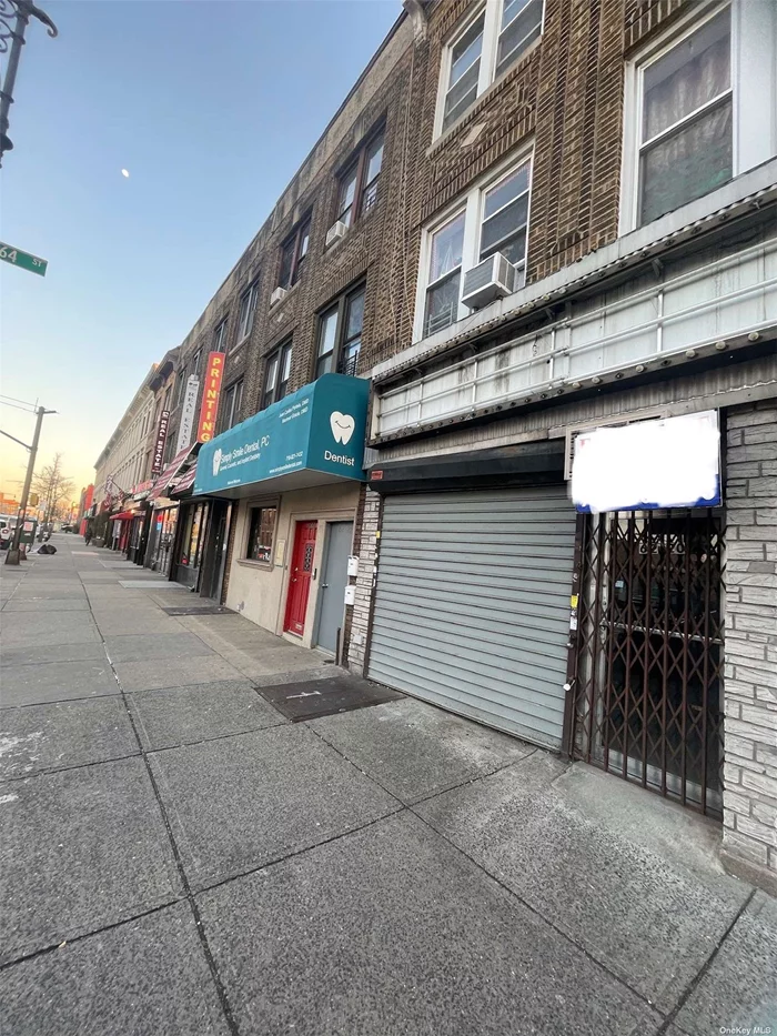 Looking to start or expand your business? Prime retail space on a bustling commercial corridor, Myrtle Ave aka the heart of Glendale with tons of daily foot traffic. This is a 1000 sf ground level retail space offering a private restroom, backyard access, high ceiling, great exposure and much more. Close to the Fresh Pond Rd M train subway station, 25 mins ride to Manhattan. Ideal for most types of businesses, flexible lease terms.