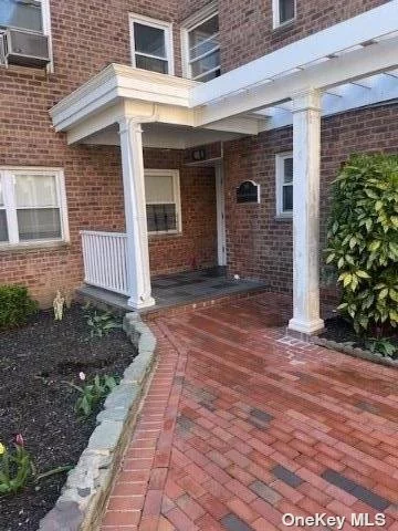 *Third Floor studio apartment *Gas and Heat included *Laundry Room in building *1 Parking Space Included *Just blocks from LIRR, Hospital, Shopping & More!