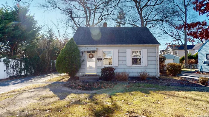 welcome to this charming 2 bedroom, 1 bathroom cottage nestled in the heart of Sayville. With its quaint exterior and cozy interior and great location this home has endless possibilities.