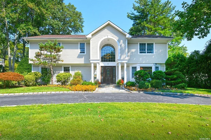 Circular driveway leads to this sunlit, spacious well maintained updated home in the heart of East Hills. Cathedral ceilings and beautiful hardwood floors throughout, updated eat-in-kitchen and formal dining room, large living room with gas fireplace and walls of picturesque windows and doors opening up to the private backyard with oversized blue stone patio. Perfect for indoor/outdoor entertaining. Finished lower level with gym and playroom. Roslyn School district, membership to East Hills park. Close to shopping and fine dining.