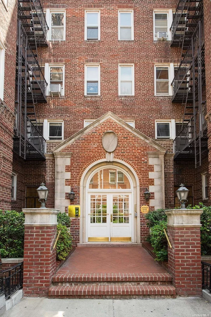 A beautifully kept bright cheerful, spacious pre-war one-bedroom apartment in The Jackson House. Perfectly located in the Heart of the Jackson Heights Historic District. The renovated kitchen has beautiful stainless-steel appliances, an updated bathroom and immaculate wood floors throughout. There are many options: spacious closets, pet friendly, live in super, laundry in the basement and storage.