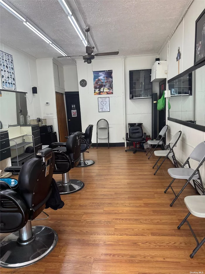 BARBER SHOP/ BEAUTY PARLOR WITH 5 PLUS CHAIRS HAS BEEN IN THE COMMUNITY FOR 59 YEARS. BUSINESS FOR SALE WITH LEASE IN PLAY! A MUST SEE!