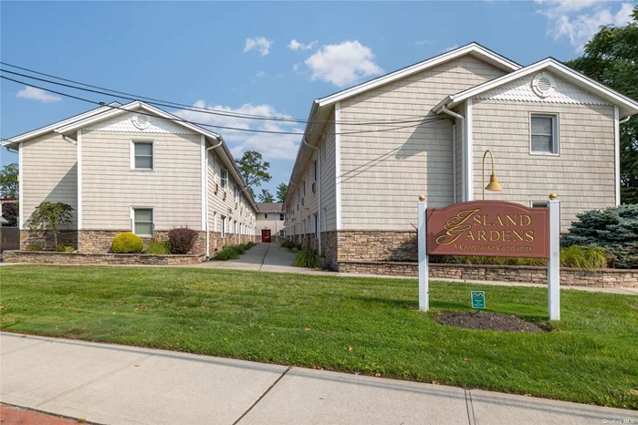 Welcome to this spacious 1st Floor unit in desirable Island Gardens, Located in the heart of Farmingdale Village, Freshly Painted, New Flooring In Living Room, New Rug in Bedroom,  Minutes to the Farmingdale Train Station.  Low Monthly Maintenance which includes Taxes, Water, Heat, Sewer, Snow Removal , Garbage Removal and Laundry Room on site.