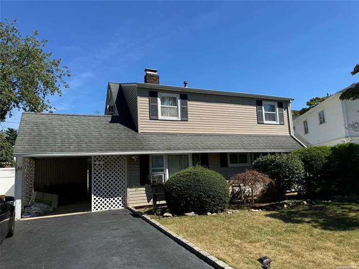 Beautiful four-bedroom and two full-bathroom houses with a spacious backyard. Open floor plan, two bedrooms are on the first floor-quiet neighborhood and close to the train station for LIRR.