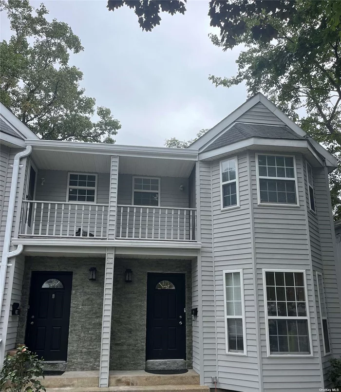 Side by side two family modern updated triplex with 3 bedrooms, 2.5 bathroom, new eat-in kitchen, large open floor plan, dining room/living room combo with fireplace. Full finished basement with laundry room. Backyard, 1 car driveway. Close to parks and shops.