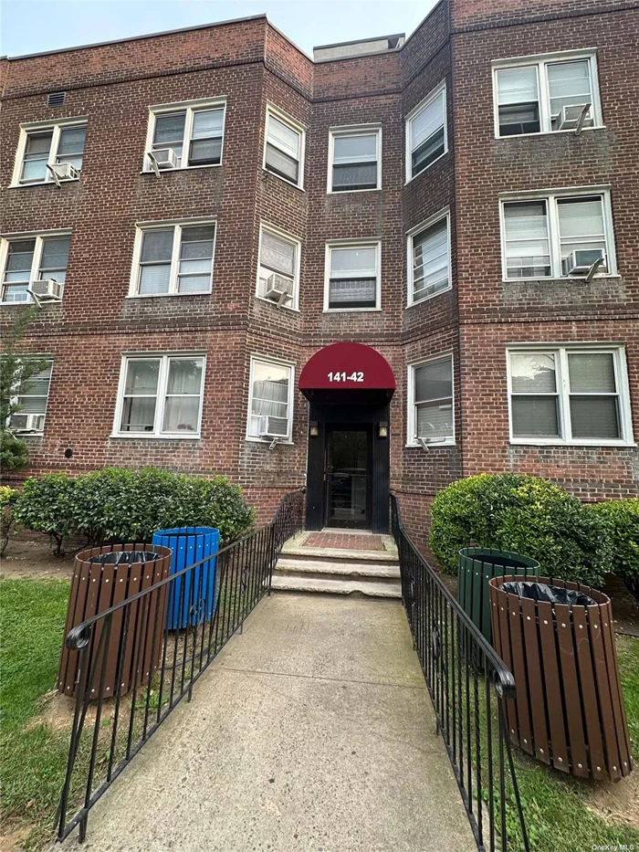 Location, Location, Location. Welcome Home To This Beautiful Apartment In Regency Gardens!!! Featuring 1 Bedroom and 1 Bath On The 1st Floor, Windows In Every Room. Very Close To All Major Highways/transportation. Storage Available For Rent. Investor Building Immediate