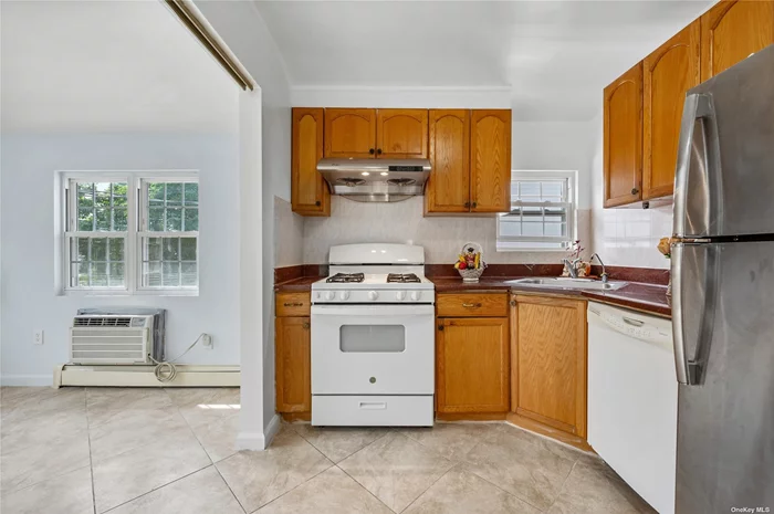 Sunny and Bright 3 Bedrooms and 2 Full Baths Apartment in Bayside. Eat-in-Kitchen, Large Bedrooms, Hardwood Floor Thought. Large Balcony. Close to Everything. Excellent School District #26 (Ps213, Jhs74 and Cardozo Hight School), A Must See