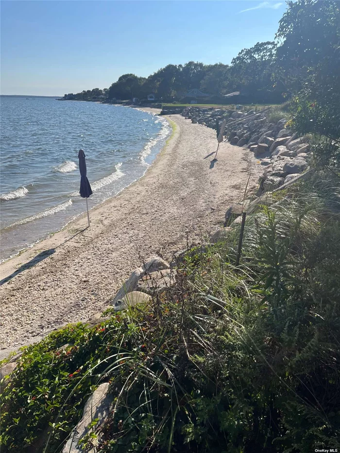 *** Contract vendee *** As-is sale. Great for investor, flipper, handyman, second home. Cash offers. Water views, private beach. Needs renovation.