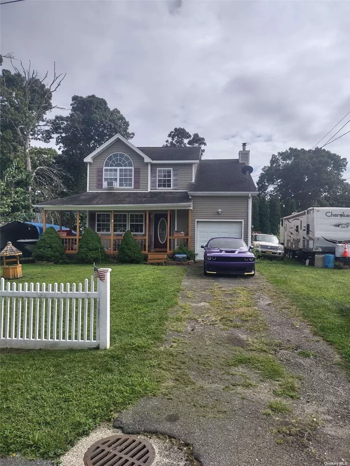 Great opportunity with endless potential. conveniently located near schools, parks, and shopping centers .This 3 Bedroom, 3.5 bath Victorian beauty is ready for you to make it your own.